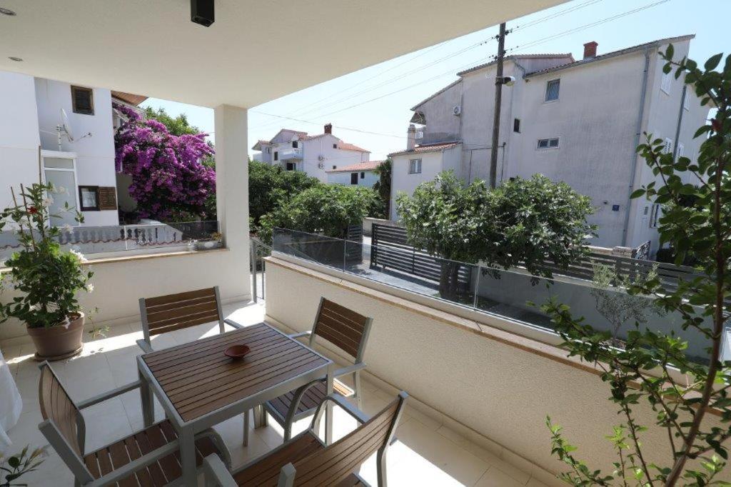 Smil'E Apartments Vodice Eksteriør bilde