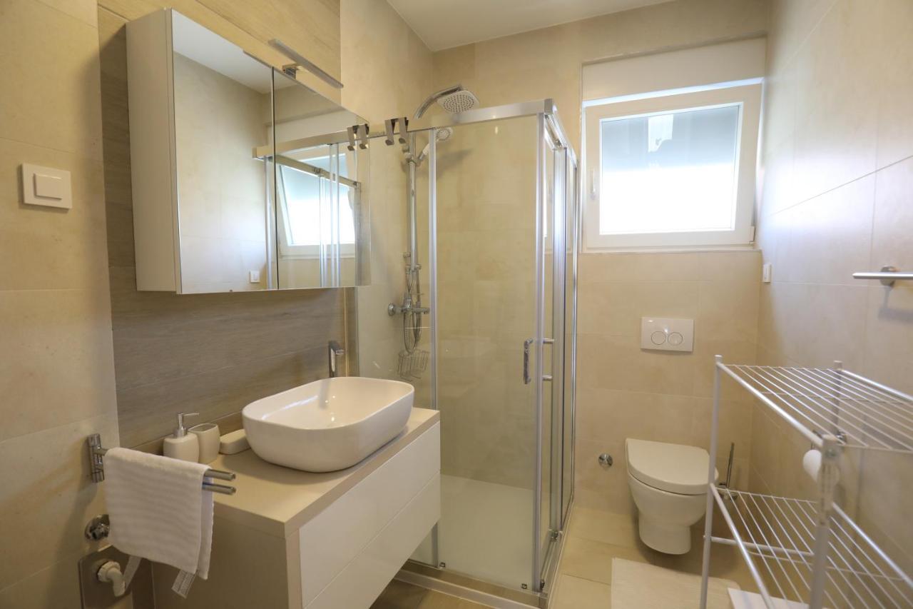 Smil'E Apartments Vodice Eksteriør bilde